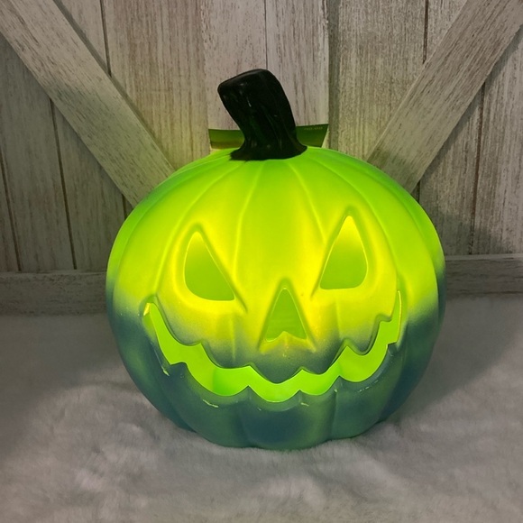 Target Hyde and Eek 2023 Halloween Lit Pumpkin - Picture 1 of 12